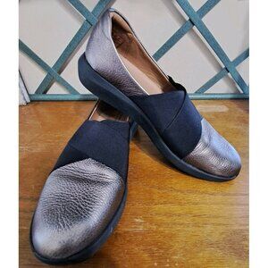 Clarks Unstructured Women's 7.5 Black & Pewter Slip-On Tawnia Band  Loafers